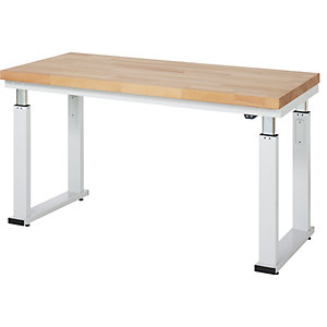 Arbeitstisch, elektrisch höhenverstellbar, Höhe 740 - 1140 mm, Buchenplatte massiv, BxT 1500 x 700 mm.