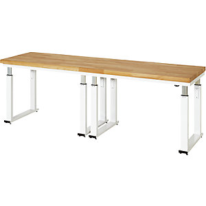Arbeitstisch, elektrisch höhenverstellbar, Höhe 740 - 1140 mm, Buchenplatte massiv, BxT 2500 x 700 mm.