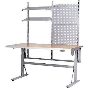 Arbeitstisch mit Funktionsaufbau, Höhe 680 - 1145 mm, elektrisch höhenverstellbar, BxT 1600 x 800 mm.